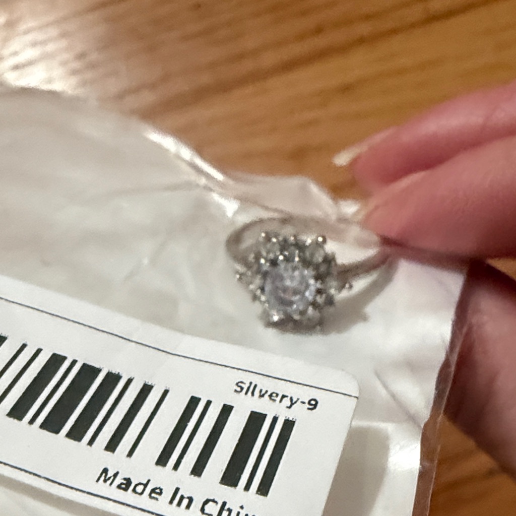 Silver Jeans Silver Halo Ring With Clear Stones Size 9.